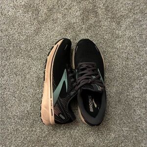 Brooks Women's Black and Beige Athletic Shoes